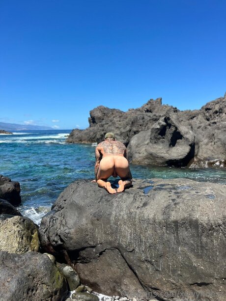 Xewyhdezz naked star image