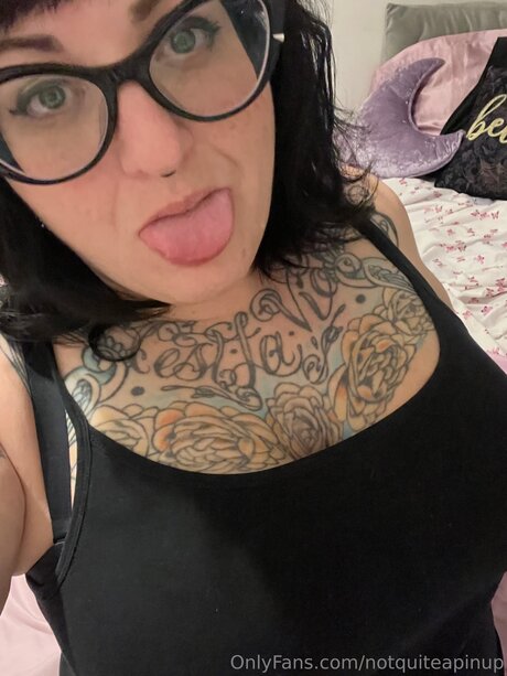 Notquiteapinup beautiful actress img