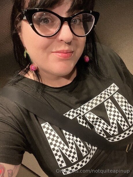 Notquiteapinup pornstar pretty archive