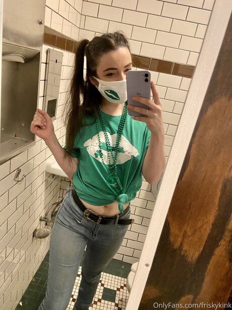 Friskykink sexy model pics