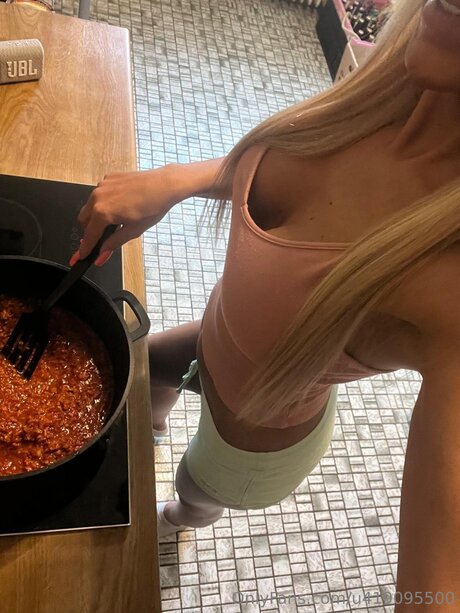 Carmen Candy art star photo