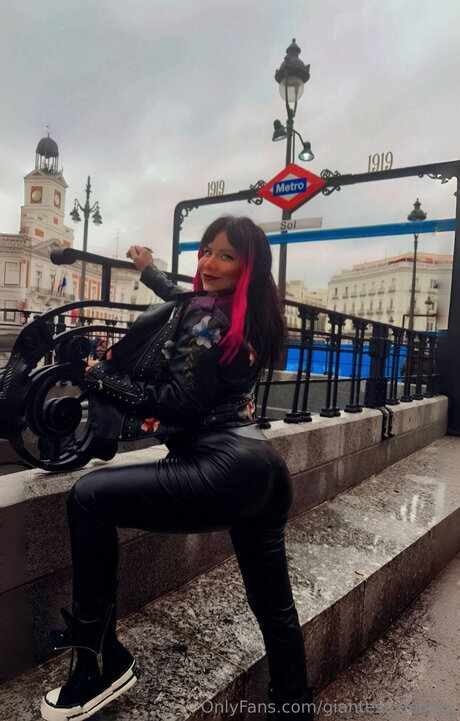 Giantess Debora naked star pictures