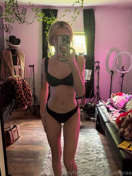 Sweetsangriaa model nude img