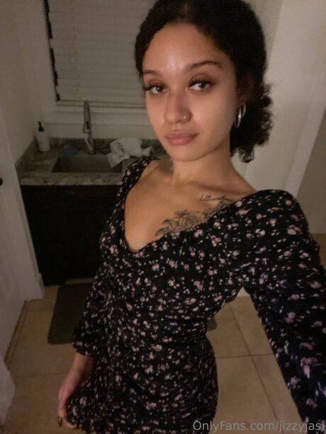 Jizzyjasi model art pic