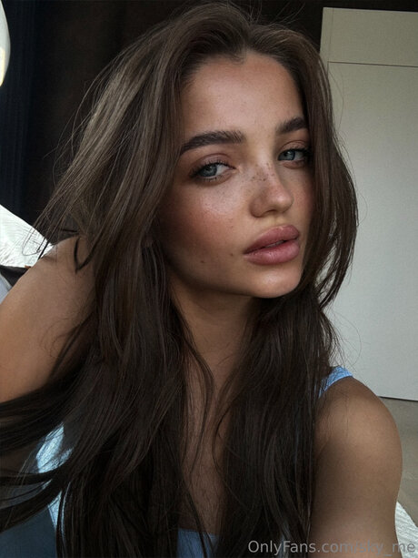 Sky Me sexy star image