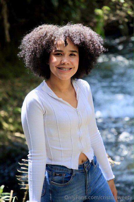 Cristalsweety art actress pic