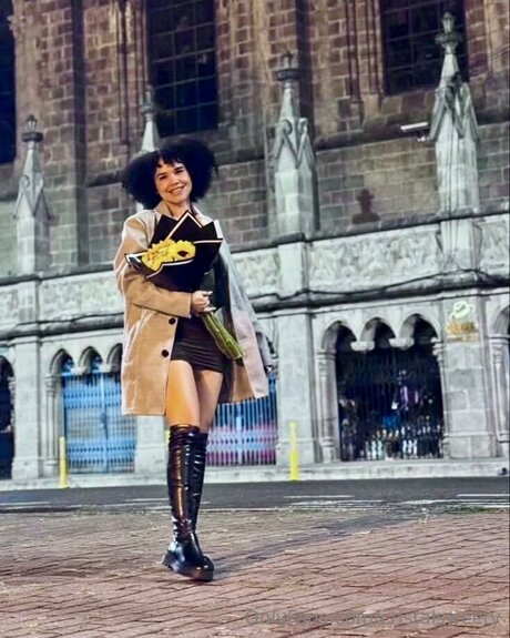 Cristalsweety pornographic actress picture