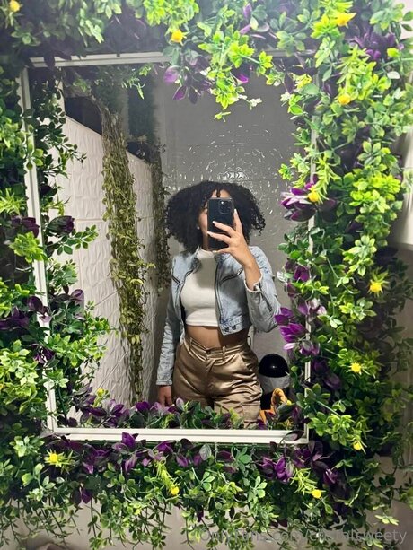 Cristalsweety model hot photo