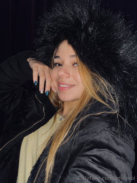 Emilykoi sexy model galleries