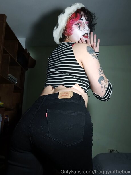 Froggyinthebox star sexy pictures