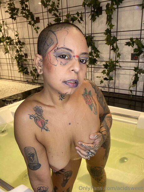 Acidsweet model hd pic