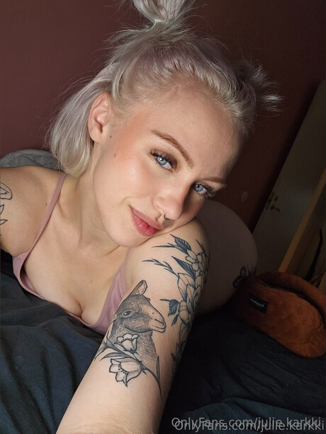 Julie Karkki naked star photo