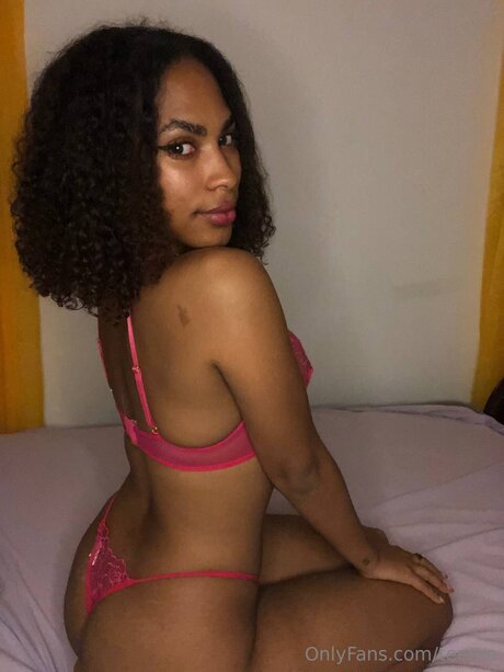 Teerae actress picture