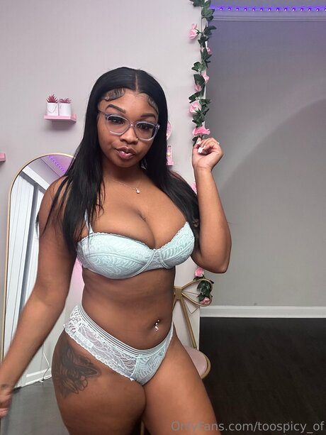 Toospicy Of naked model image