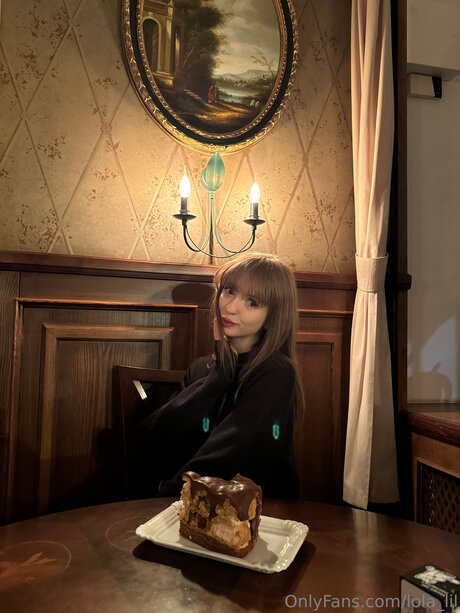 Lola Lil high quality actress photo