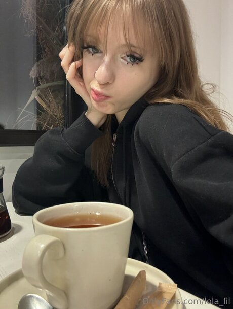 Lola Lil pornstar adult pic