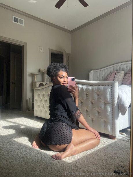 Emorisplashh model naked gallery