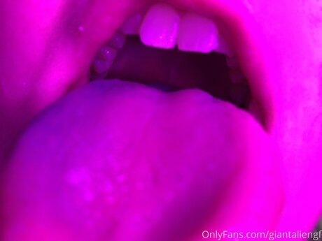 Giantaliengf nude model archive