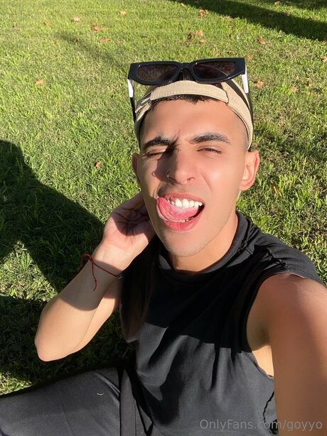 Goyyo nude star photo