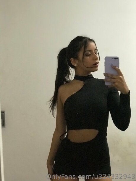 Titina 11 sexy model pic