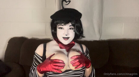 Cinnagrim model erotic pics