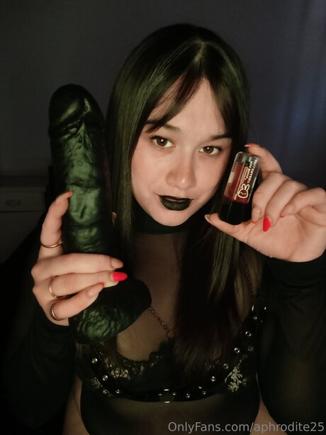 Aphrodite25 art star photos