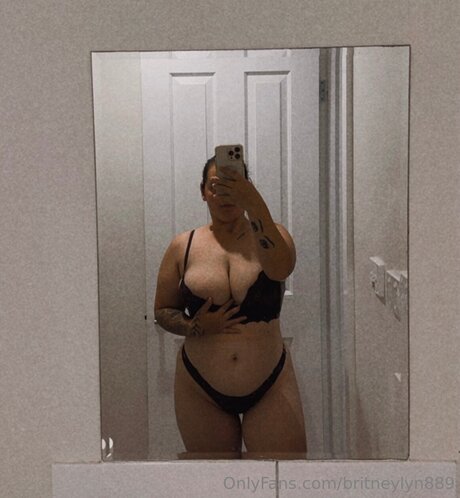 Brittttney Lyn69 art star pics