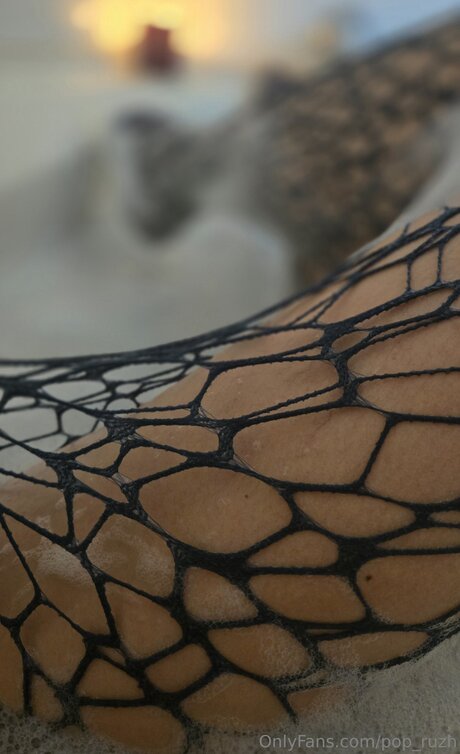 Pop Ruzh nude model archive