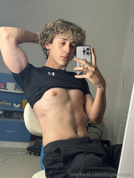 Itsgomesofc star pornographic image