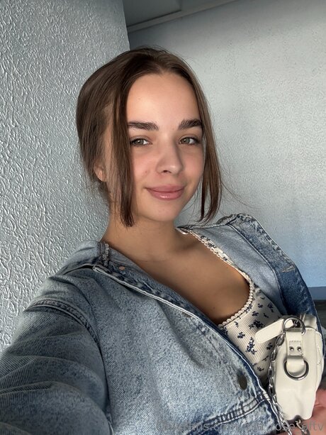 Mia Rose Oftv art star photo