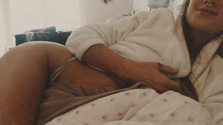 Bellavontroubles pornographic actress picture