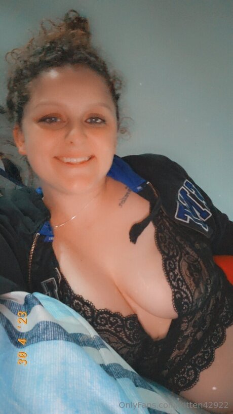 Kitten42922 beautiful model pics