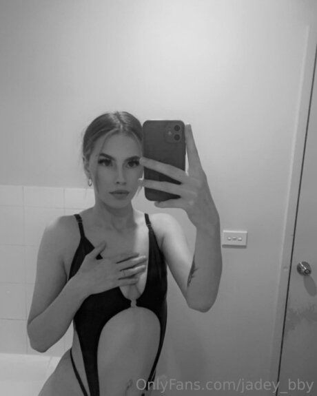 Jadey Bby perfect actress images