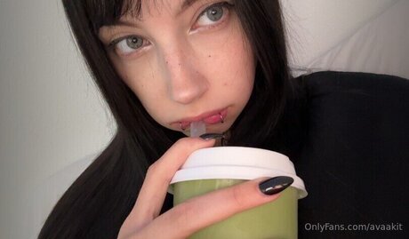 Alessandrakit pretty model image