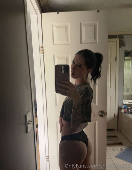 Snowwhyte222 naked model pics