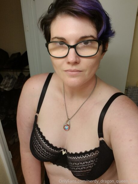 Nerdy Dragon Queen Free star sexy gallery