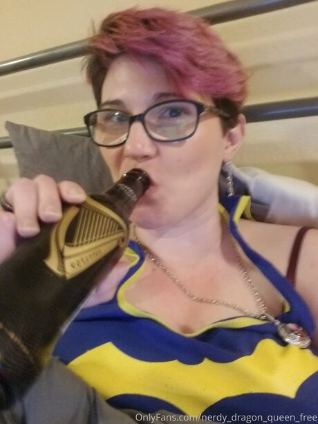 Nerdy Dragon Queen Free nudes model pic