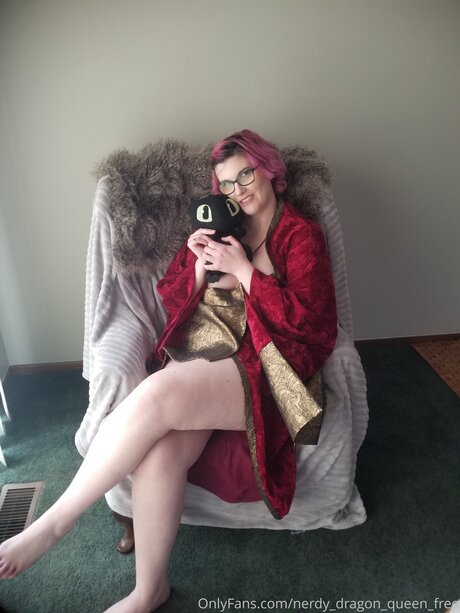 Nerdy Dragon Queen Free pornstar nudes gallery