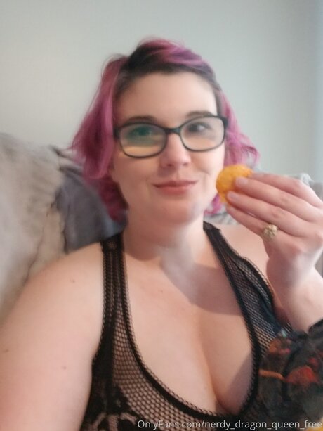 Nerdy Dragon Queen Free xxx model picture