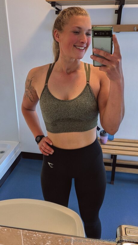 Lusciouslizziee hd actress picture