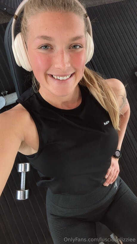 Lusciouslizziee hd model photos