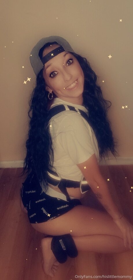 Hislittlemommy pornstar nude photo