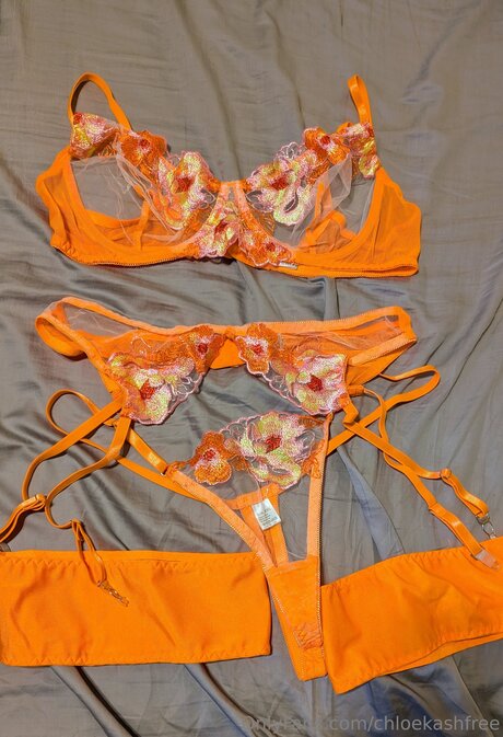 Chloekashfree nudes star pictures