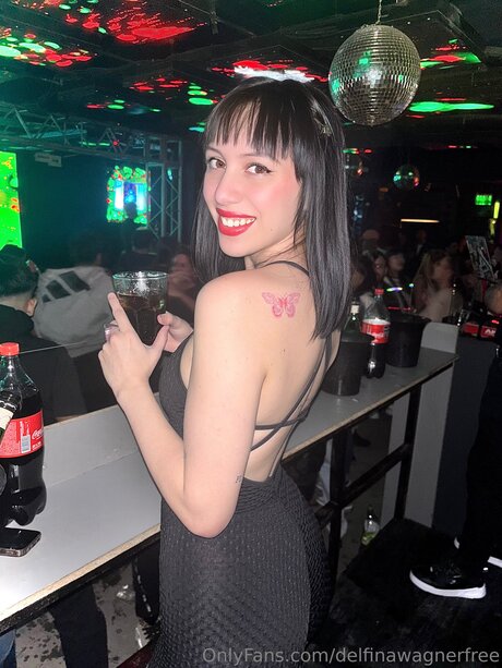 Delfinawagnerfree Quick model image