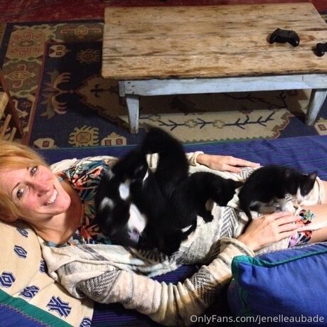 Jenelleaubade hot star image