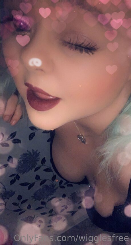 Wigglesfree sexy star photo