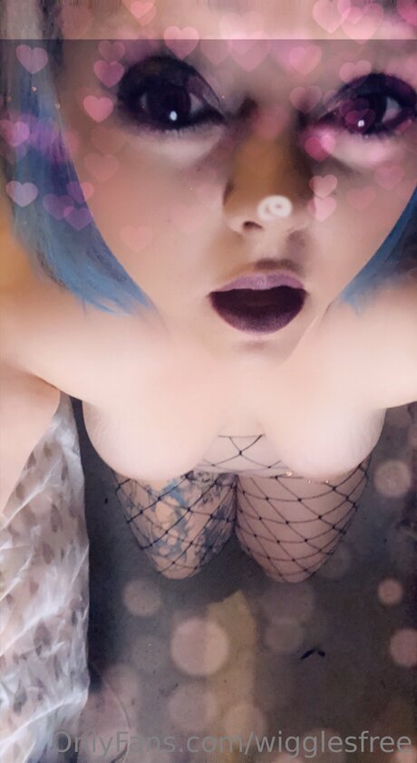 Wigglesfree pornstar erotic pictures