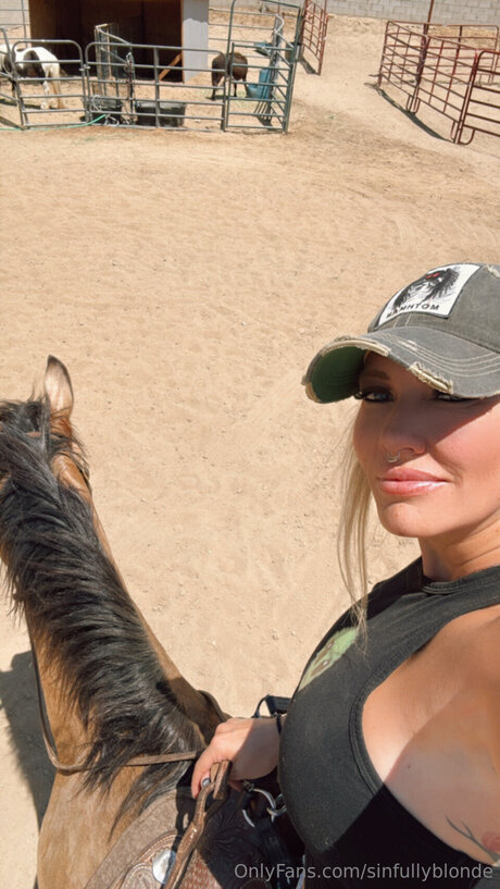 Sinfullyblonde nice pornstar image