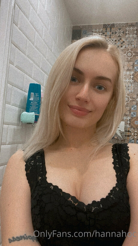 Hannahoc pornstar nude pic