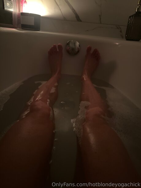 Hotblondeyogachick model adult photo